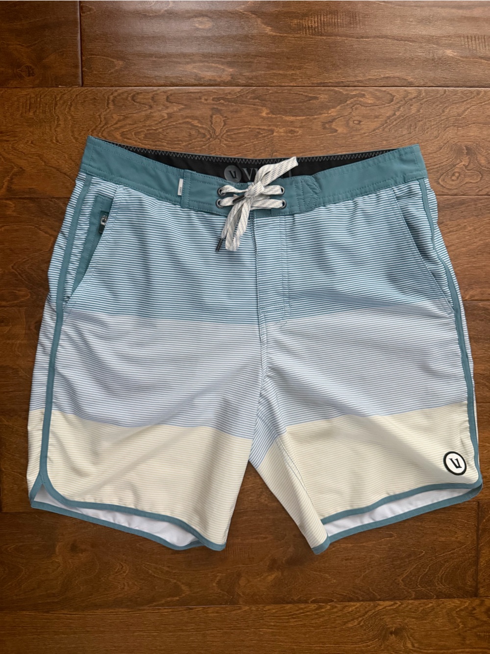 VUORI Cruise Boardshorts Men's Size 30 Sagebrush Wave Stripe V314 Striped